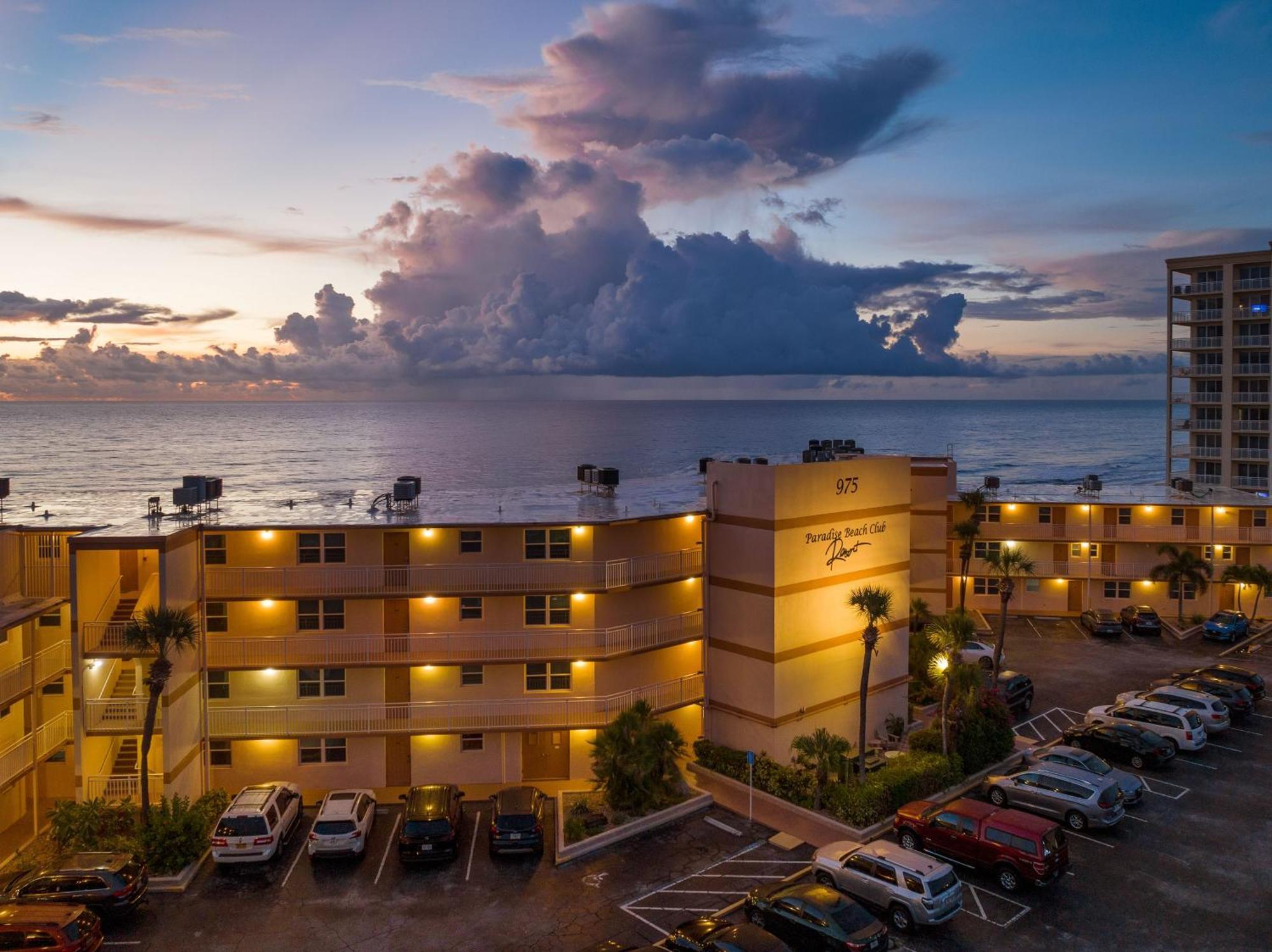 Paradise Beach Club - Oceanfront And Penthouse Satellite Beach Exterior photo