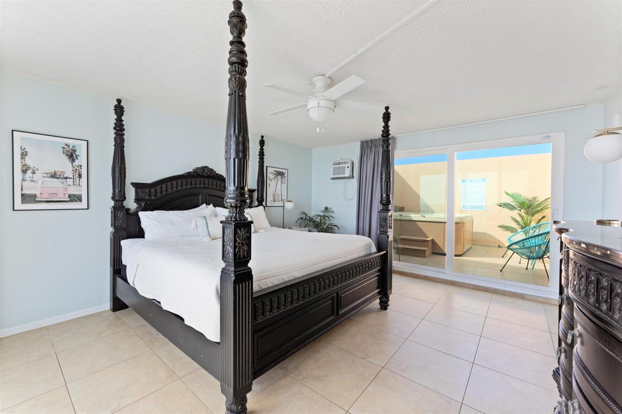 Paradise Beach Club - Oceanfront And Penthouse Satellite Beach Room photo